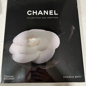CHANEL Book